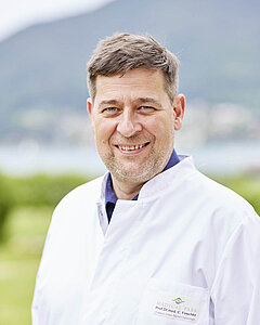 Ein Portraitfoto von Prof. Dr. Christian Firschke.