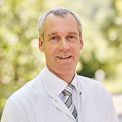Ein Portraitfoto von Dr. med. Hans-Jürgen Mees.